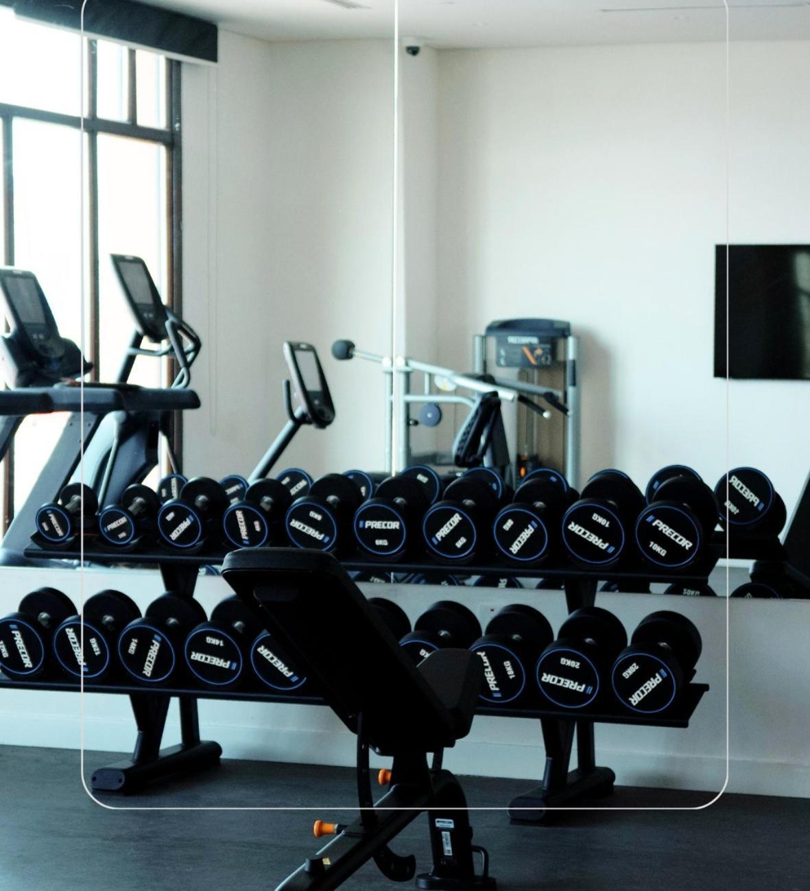 Mina Hotel And Residences By The Torch Doha Luaran gambar A set of dumbbells