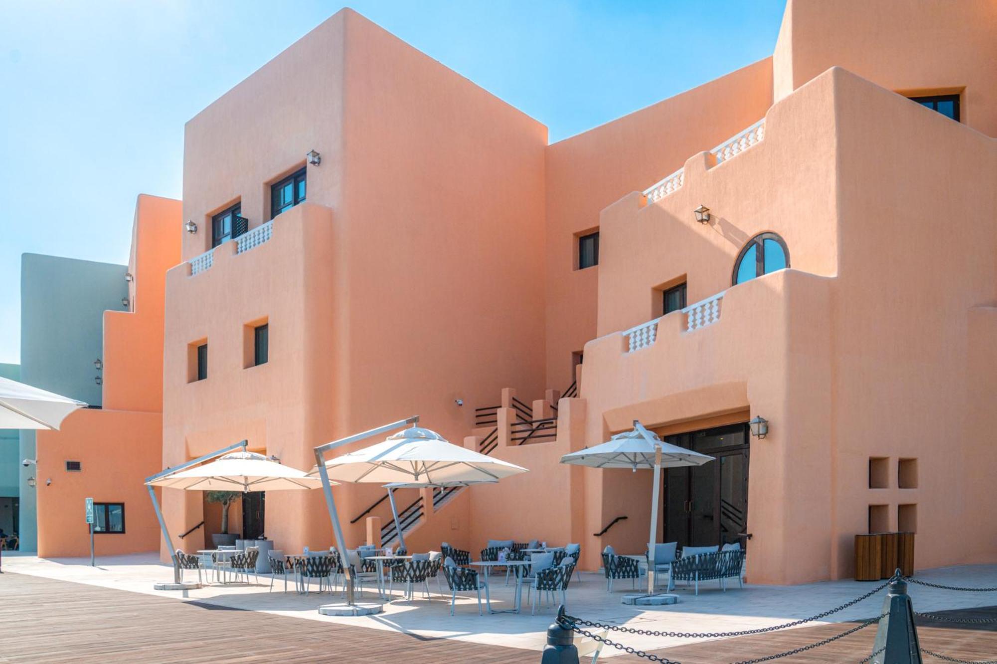 Mina Hotel And Residences By The Torch Doha Luaran gambar The hotel's main building